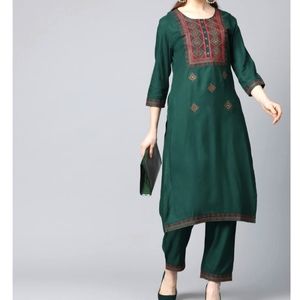 Women's green kurta and trousers set- like new!